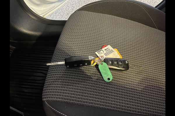 Ford Transit Courier 1.0 EcoBoost Trend benzine grijs kenteken / zo goed als nieuw / fabrieksgarantie tot 07-03-2026 / vaste prijs rijklaar € 19.950 ex / lease vanaf € 336 / direct leverbaar