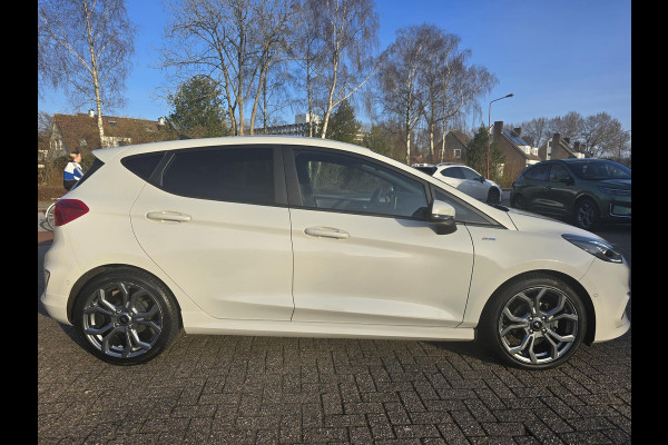 Ford Fiesta 1.0 EcoBoost Hybrid ST-Line X | Adaptive cruise control | Winter Pack | Dodehoeksensoren | Full-LED koplampen | Achteruitrijcamera | Draadloze telefoonlader | Privacy glass