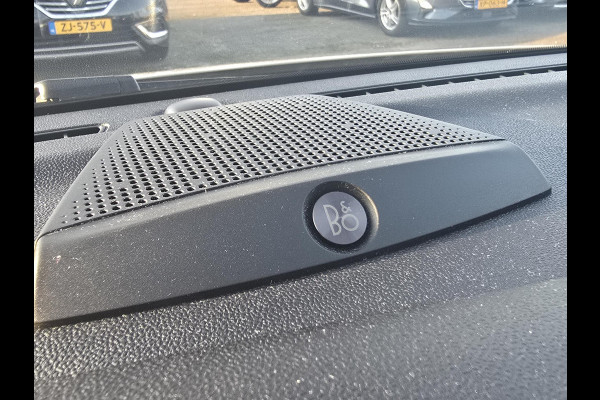 Ford Fiesta 1.0 EcoBoost Hybrid ST-Line X | Adaptive cruise control | Winter Pack | Dodehoeksensoren | Full-LED koplampen | Achteruitrijcamera | Draadloze telefoonlader | Privacy glass