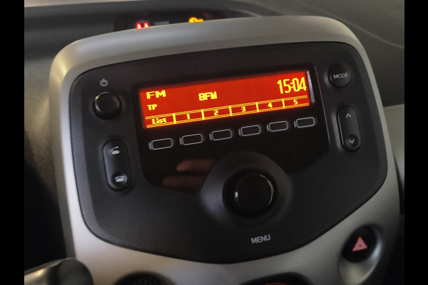 Peugeot 108 1.0 e-VTi Rijklaar + 12 maanden Bovag-garantie Henk Jongen Auto's in Helmond,  al 50 jaar service zoals 't hoort!