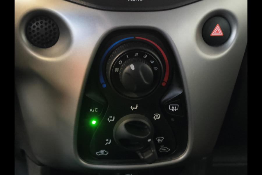 Peugeot 108 1.0 e-VTi Rijklaar + 12 maanden Bovag-garantie Henk Jongen Auto's in Helmond,  al 50 jaar service zoals 't hoort!