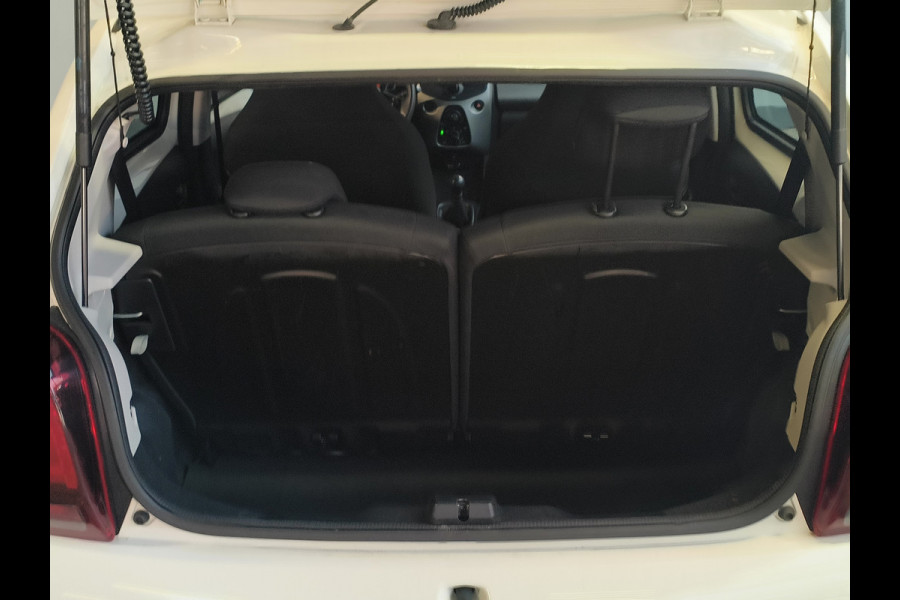 Peugeot 108 1.0 e-VTi Rijklaar + 12 maanden Bovag-garantie Henk Jongen Auto's in Helmond,  al 50 jaar service zoals 't hoort!