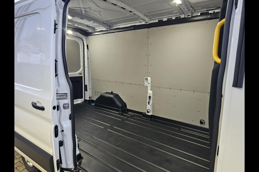 Ford Transit 350 2.0 TDCI L3H2 Trend 130pk | Safety Comfort-pakket | Navigatie Pack | Trekhaak |
