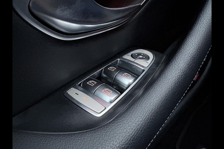 Mercedes-Benz E-Klasse Estate 300 e AMG Line PHEV | Elek. Wegklapbare Trekhaak | Open dak | Multibeam | Stoelverwarming | Achteruitrijcamera | Adaptive Cruise Control