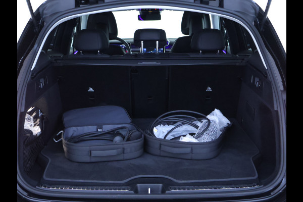 Mercedes-Benz GLC 300 e 4MATIC Plug-In Hybride Trekhaak | Sfeerverlichting | 19 Inch Velgen | Stuur en Stoelverwarming | Memory Voorstoelen. Inclusief 24 maanden MB Certified garantie voor Europa.