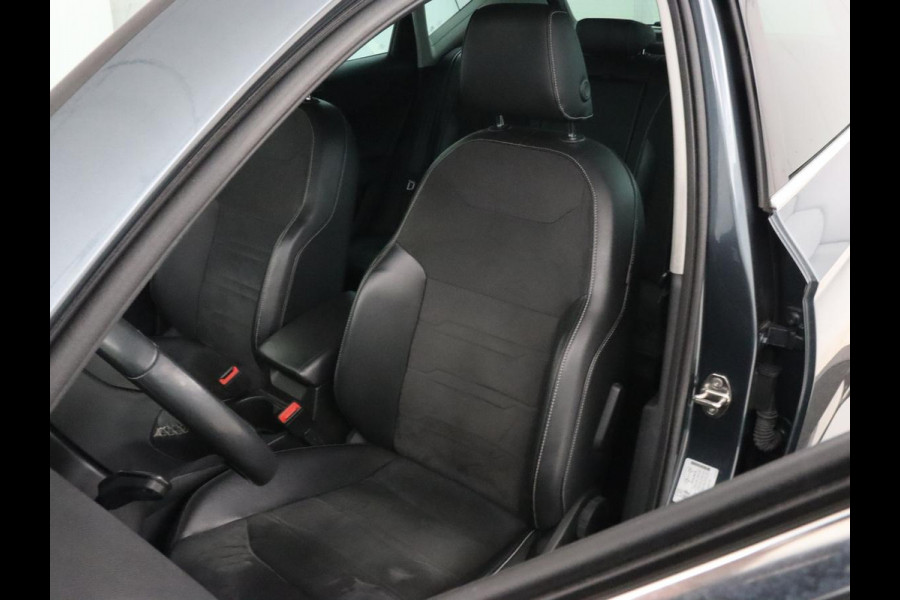 Seat Ateca 2.0 TDI FR Intens | Leder/Alcantara | Stoelverwarming | 360 Camera | Trekhaak | BeatsAudio | Adaptive cruise | Virtual Cockpit | Carplay | Navigatie | Full LED