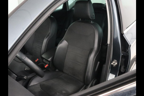 Seat Ateca 2.0 TDI FR Intens | Leder/Alcantara | Stoelverwarming | 360 Camera | Trekhaak | BeatsAudio | Adaptive cruise | Virtual Cockpit | Carplay | Navigatie | Full LED