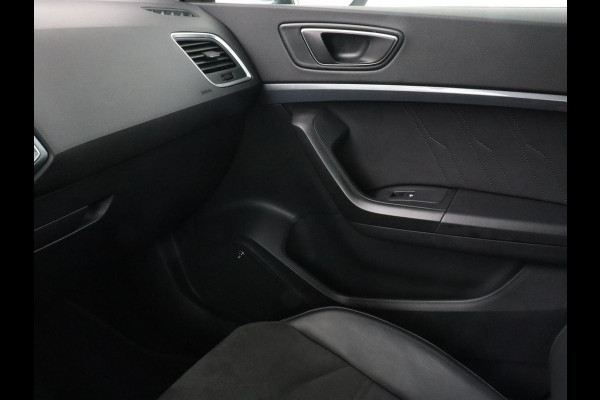 Seat Ateca 2.0 TDI FR Intens | Leder/Alcantara | Stoelverwarming | 360 Camera | Trekhaak | BeatsAudio | Adaptive cruise | Virtual Cockpit | Carplay | Navigatie | Full LED
