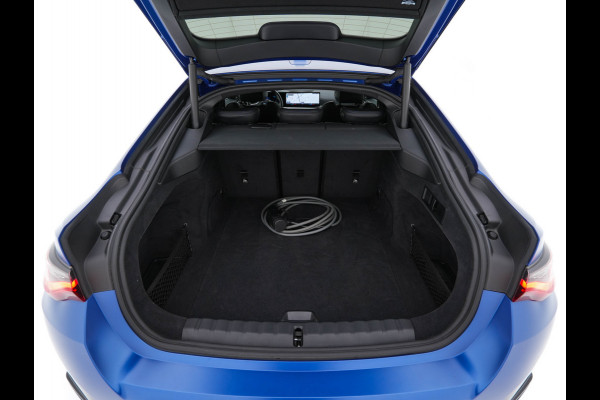 BMW i4 M50 M-Sportpack High Executive 84 kWh [ 3-Fase ] {SOH-97%} (INCL-BTW) *LUXURY-LEATHER | HARMAN/KARDON | ADAPTIVE-CRUISE | HEAD-UP | LASER-LED | BLIND-SPOT | TOP-VIEW | HEATED-SPORTSEATS | DAB+ | WIDE-COCKPIT | AMBIENT-LIGHT | NAVI-FULLMAP | ...