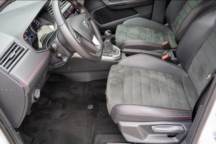 Seat Arona 1.0 TSI FR Business Intense Plus|Prijs incl. 12 mnd garantie|PDC Carplay Camera DAB Stoelverwarming Navigatie Bluetooth