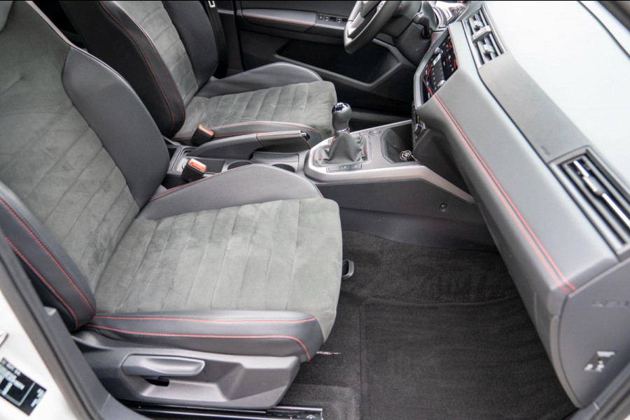 Seat Arona 1.0 TSI FR Business Intense Plus|Prijs incl. 12 mnd garantie|PDC Carplay Camera DAB Stoelverwarming Navigatie Bluetooth