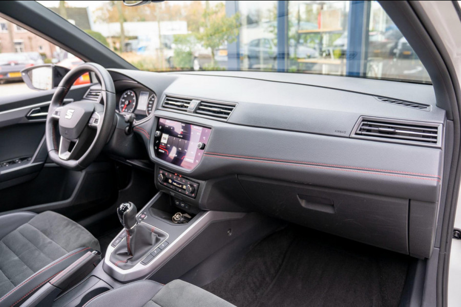 Seat Arona 1.0 TSI FR Business Intense Plus|Prijs incl. 12 mnd garantie|PDC Carplay Camera DAB Stoelverwarming Navigatie Bluetooth