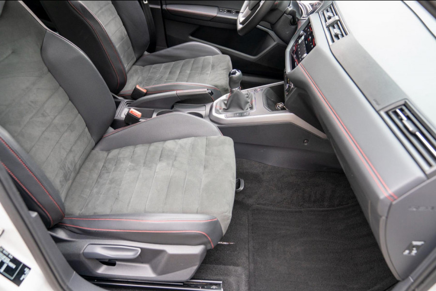 Seat Arona 1.0 TSI FR Business Intense Plus|Prijs incl. 12 mnd garantie|PDC Carplay Camera DAB Stoelverwarming Navigatie Bluetooth