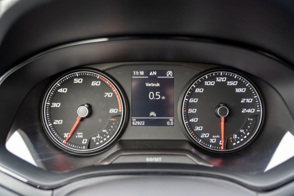 Seat Arona 1.0 TSI FR Business Intense Plus|Prijs incl. 12 mnd garantie|PDC Carplay Camera DAB Stoelverwarming Navigatie Bluetooth