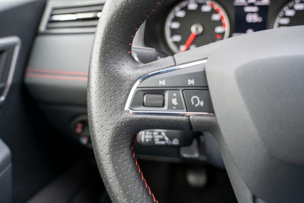 Seat Arona 1.0 TSI FR Business Intense Plus|Prijs incl. 12 mnd garantie|PDC Carplay Camera DAB Stoelverwarming Navigatie Bluetooth