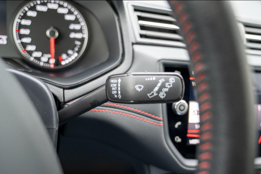 Seat Arona 1.0 TSI FR Business Intense Plus|Prijs incl. 12 mnd garantie|PDC Carplay Camera DAB Stoelverwarming Navigatie Bluetooth