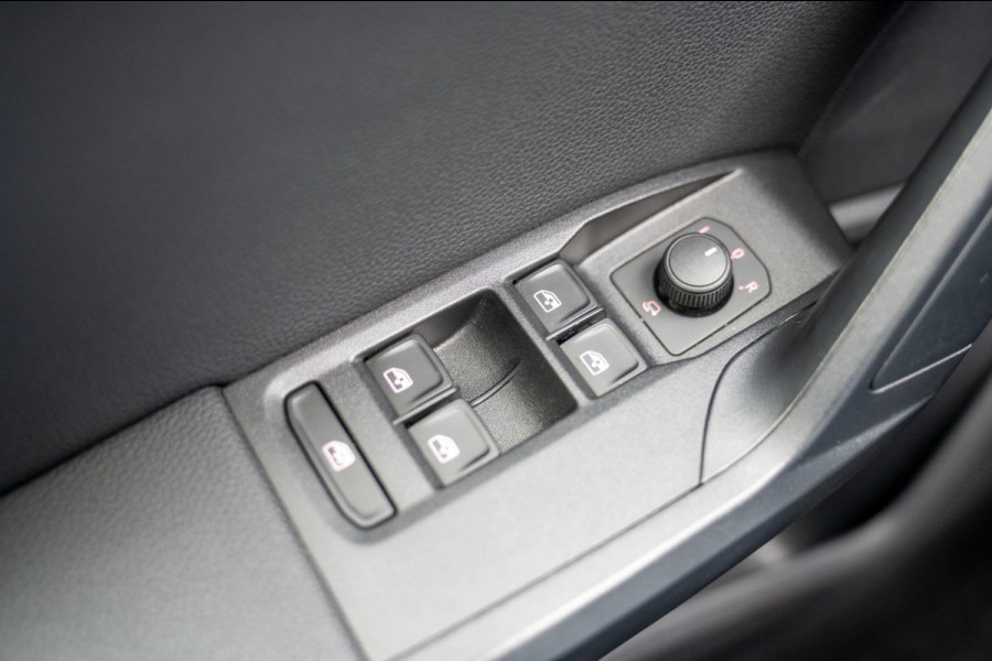 Seat Arona 1.0 TSI FR Business Intense Plus|Prijs incl. 12 mnd garantie|PDC Carplay Camera DAB Stoelverwarming Navigatie Bluetooth