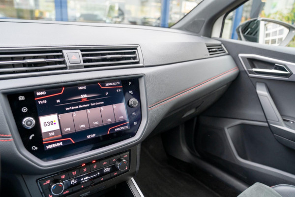 Seat Arona 1.0 TSI FR Business Intense Plus|Prijs incl. 12 mnd garantie|PDC Carplay Camera DAB Stoelverwarming Navigatie Bluetooth