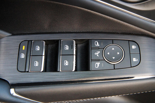 Nissan QASHQAI 1.3 MHEV Xtronic Business Premium AUTOMAAT / Panorama dak / Camera