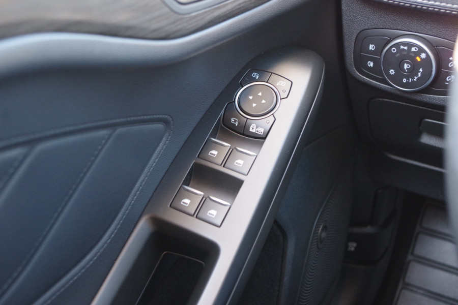 Ford FOCUS Wagon 1.0 EcoBoost 125 PK Automaat Vignale BNS, B&O Sound, Leder, Adap. Cruise Control
