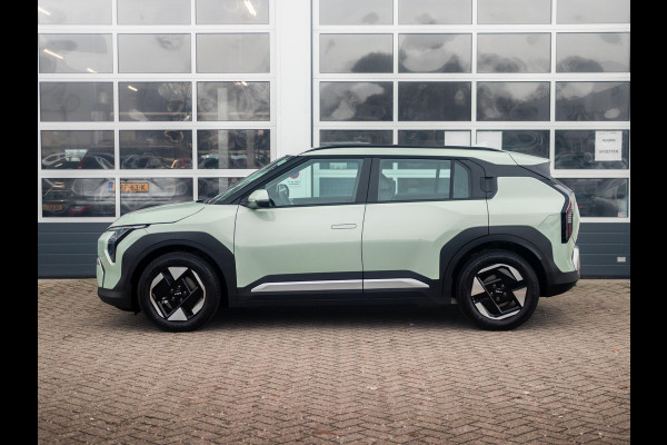 Kia EV3 Air 58.3 kWh | Uit voorraad leverbaar | Navi | 17" | Adapt. Cruise | Clima | PDC | Dakrails |