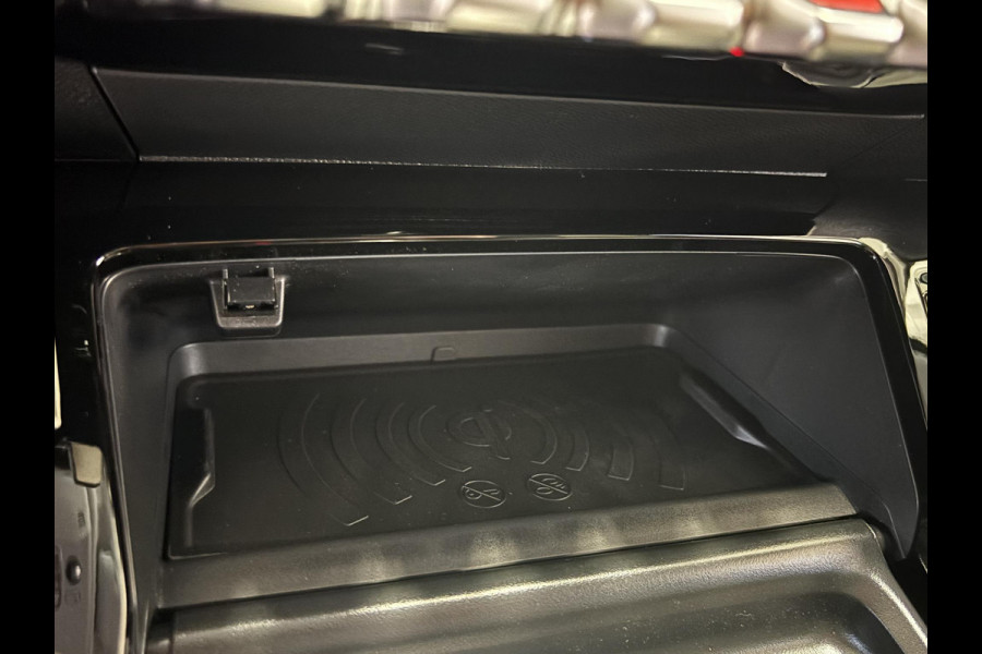 Peugeot 208 1.2 Hybrid 110 e-DCS6 Allure VOORRAAD DEAL | Automaat | Navigatie | 360 camera | Draadloze telefoonlader |