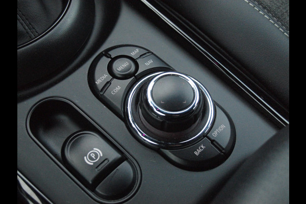 MINI Clubman 1.5 Cooper Business Edition | Rooftop Grey | Camera | Head-Up Display | Apple Camera | Automaat |