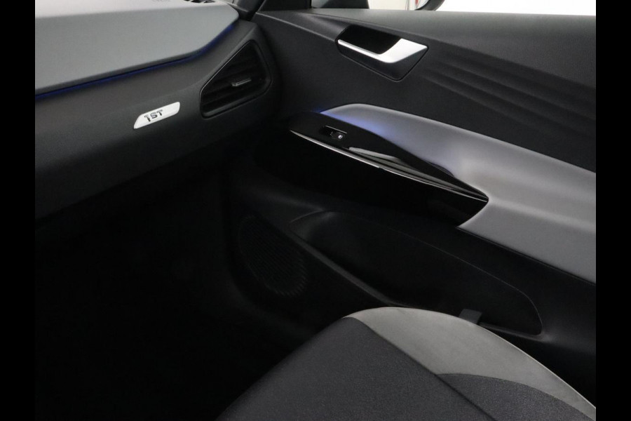 Volkswagen ID.3 First Plus 58 kWh | Stoelverwarming | Adaptive cruise | Matrix LED | Camera | Carplay | Sfeerverlichting | Navigatie | Keyless | Stuurverwarming