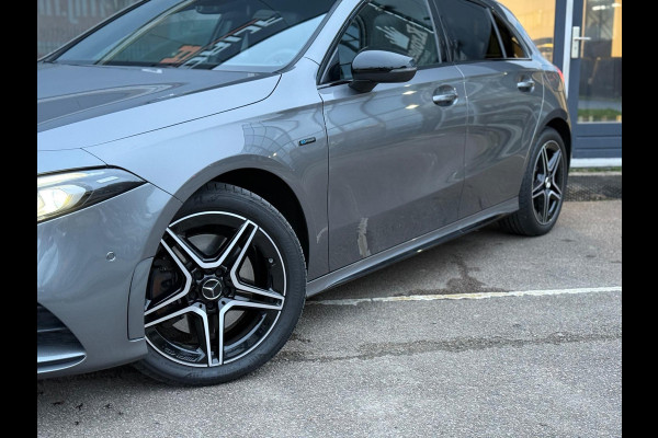 Mercedes-Benz A-Klasse 250 e AMG Line | Pano | Sfeer | Cruise