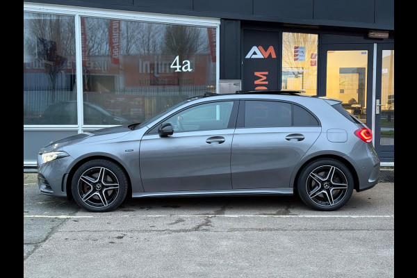 Mercedes-Benz A-Klasse 250 e AMG Line | Pano | Sfeer | Cruise
