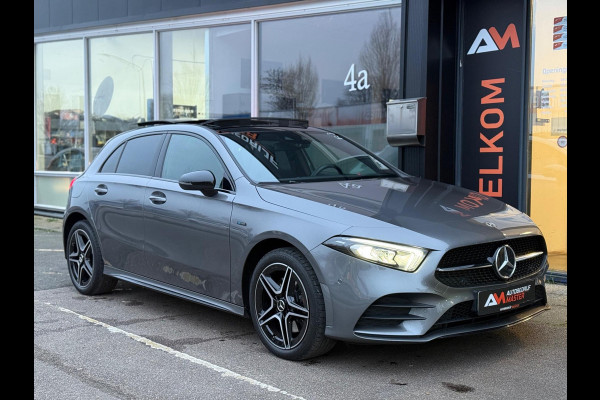 Mercedes-Benz A-Klasse 250 e AMG Line | Pano | Sfeer | Cruise