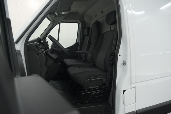 Renault Master T35 2.3 dCi 135 L2H2 Comfort | Camera | Vloerplaat | Navigatie | Parkeersensoren