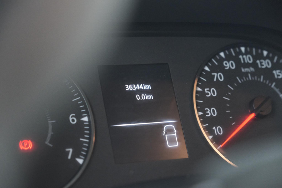 Renault Master T35 2.3 dCi 135 L2H2 Comfort | Camera | Vloerplaat | Navigatie | Parkeersensoren