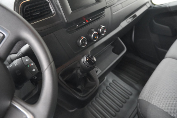 Renault Master T35 2.3 dCi 135 L2H2 Comfort | Camera | Vloerplaat | Navigatie | Parkeersensoren