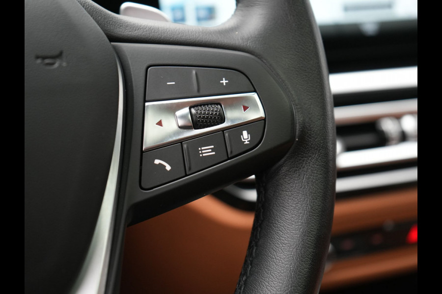 BMW 3 Serie Touring 320e Plug In Hybrid 204pk Dealer O.H. PHEV | Panodak | Widescreen Navi | Camera | Lederen Sportstoelen Verwarmd | Sfeerverlichting | Apple Carplay | Navigatie | Virtual | DAB | Tansanitblau II Metallic |