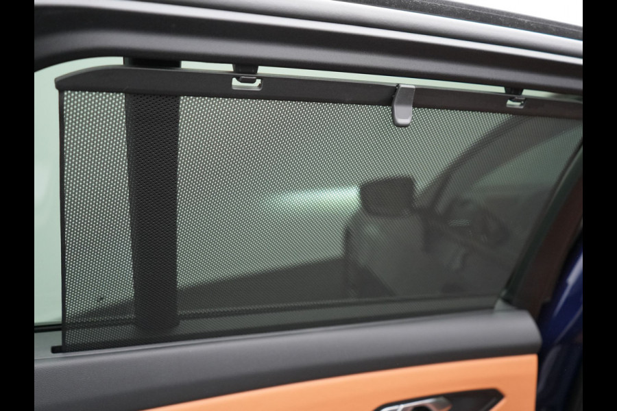 BMW 3 Serie Touring 320e Plug In Hybrid 204pk Dealer O.H. PHEV | Panodak | Widescreen Navi | Camera | Lederen Sportstoelen Verwarmd | Sfeerverlichting | Apple Carplay | Navigatie | Virtual | DAB | Tansanitblau II Metallic |