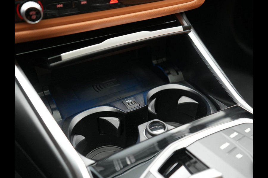 BMW 3 Serie Touring 320e Plug In Hybrid 204pk Dealer O.H. PHEV | Panodak | Widescreen Navi | Camera | Lederen Sportstoelen Verwarmd | Sfeerverlichting | Apple Carplay | Navigatie | Virtual | DAB | Tansanitblau II Metallic |