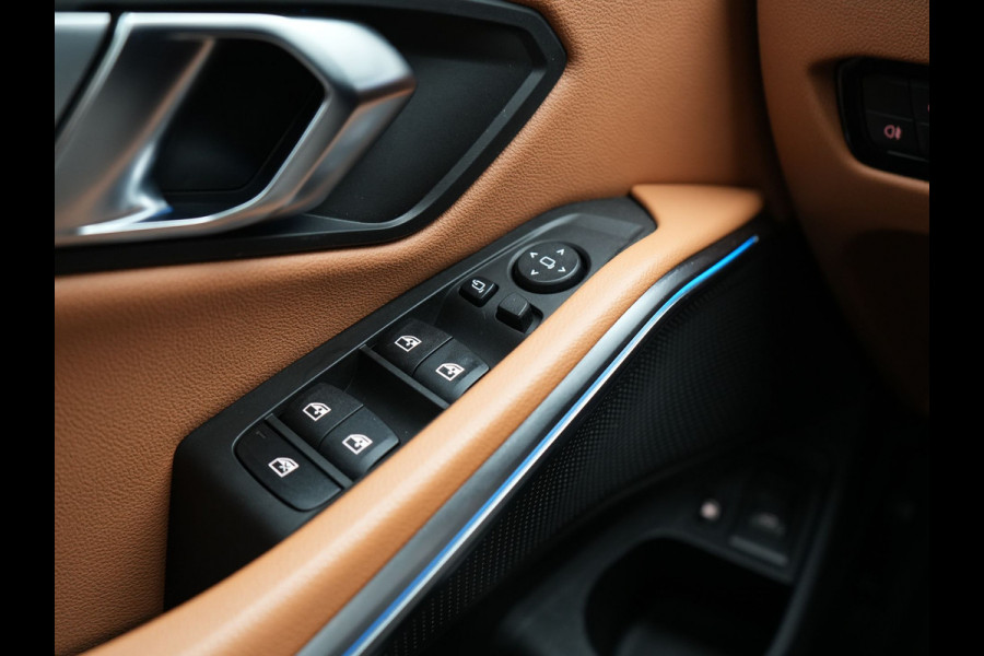 BMW 3 Serie Touring 320e Plug In Hybrid 204pk Dealer O.H. PHEV | Panodak | Widescreen Navi | Camera | Lederen Sportstoelen Verwarmd | Sfeerverlichting | Apple Carplay | Navigatie | Virtual | DAB | Tansanitblau II Metallic |
