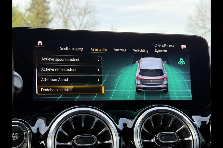 Mercedes-Benz EQA 250 Business Sol. Luxury 67 kWh | Panorama | Memory | Sfeer Verlichting | 360 Camera |