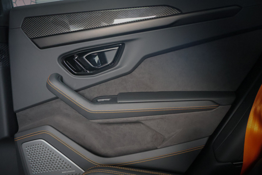 Lamborghini Urus SE 4.0 V8 Hybrid | AKRAPOVIC | FULL PPF | B&O ADVANCED | ACC |