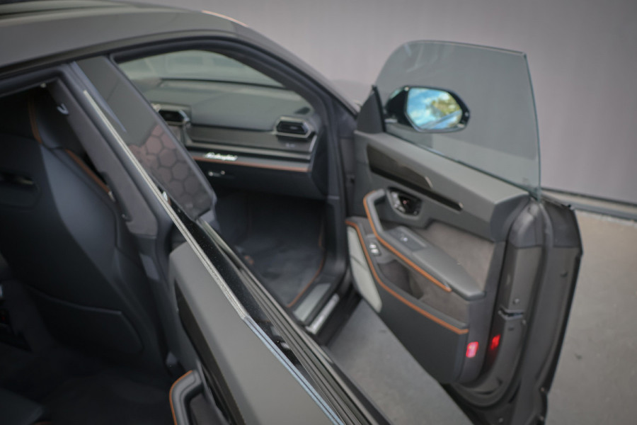 Lamborghini Urus SE 4.0 V8 Hybrid | AKRAPOVIC | FULL PPF | B&O ADVANCED | ACC |