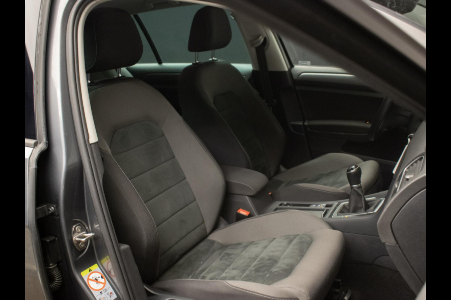 Volkswagen Golf 1.0 TSI Sport (APPLE CARPLAY,NAVI,CAMERA,SPORTSTOELEN,LED,CRUISE,CLIMATE,DAB,LM VELGEN,NETTE STAAT)