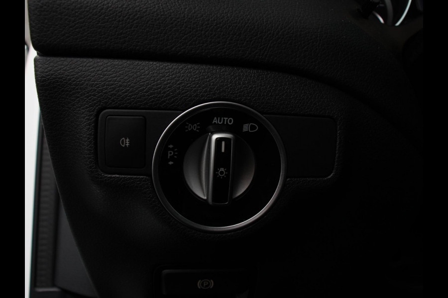 Mercedes-Benz GLA 200 Automaat Premium Plus | AMG Velgen | Climate control | Cruise control | Navigatie | Parkeersensoren | Achteruitrijcamera | Lichtmetalen velgen | Radio | LED | Voorstoelen verwarmd | Apple Carplay/ Android Auto