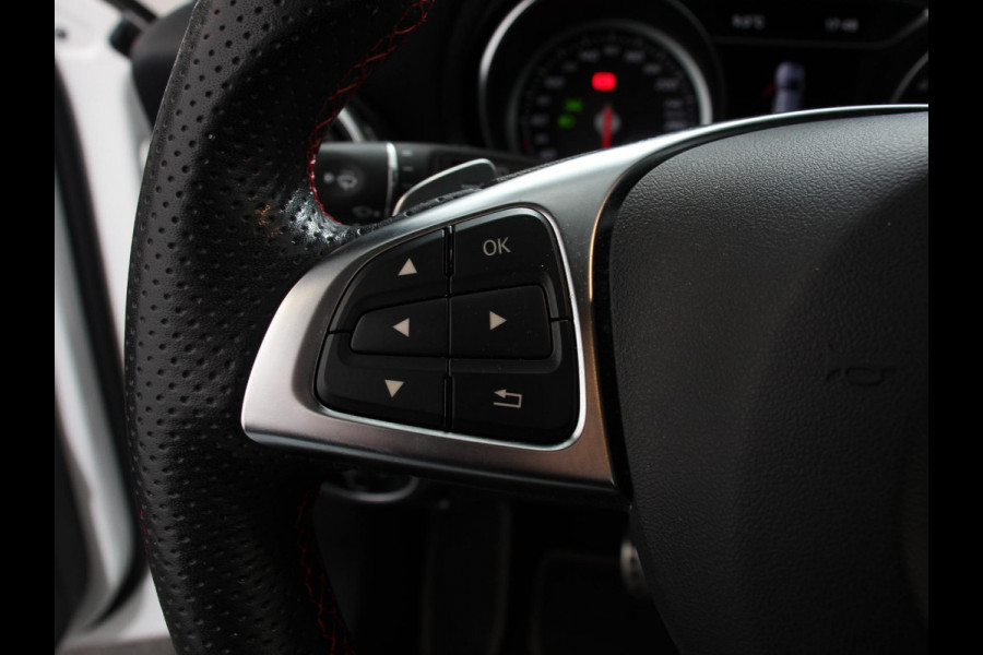 Mercedes-Benz GLA 200 Automaat Premium Plus | AMG Velgen | Climate control | Cruise control | Navigatie | Parkeersensoren | Achteruitrijcamera | Lichtmetalen velgen | Radio | LED | Voorstoelen verwarmd | Apple Carplay/ Android Auto