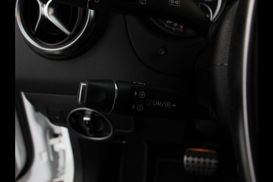 Mercedes-Benz GLA 200 Automaat Premium Plus | AMG Velgen | Climate control | Cruise control | Navigatie | Parkeersensoren | Achteruitrijcamera | Lichtmetalen velgen | Radio | LED | Voorstoelen verwarmd | Apple Carplay/ Android Auto