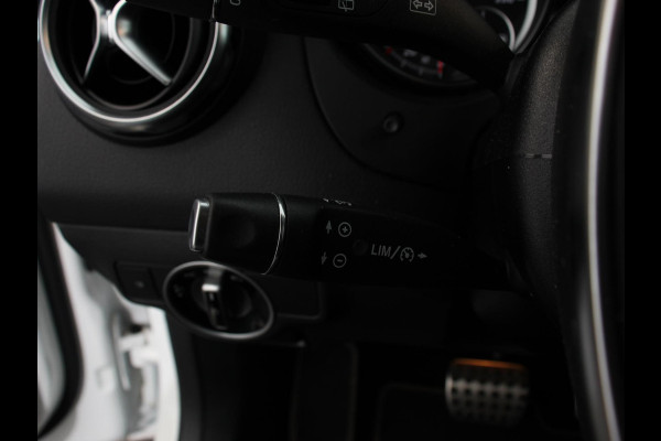 Mercedes-Benz GLA 200 Automaat Premium Plus | AMG Velgen | Climate control | Cruise control | Navigatie | Parkeersensoren | Achteruitrijcamera | Lichtmetalen velgen | Radio | LED | Voorstoelen verwarmd | Apple Carplay/ Android Auto