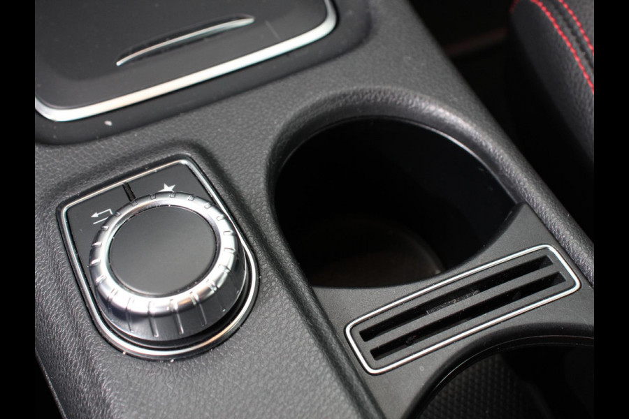 Mercedes-Benz GLA 200 Automaat Premium Plus | AMG Velgen | Climate control | Cruise control | Navigatie | Parkeersensoren | Achteruitrijcamera | Lichtmetalen velgen | Radio | LED | Voorstoelen verwarmd | Apple Carplay/ Android Auto