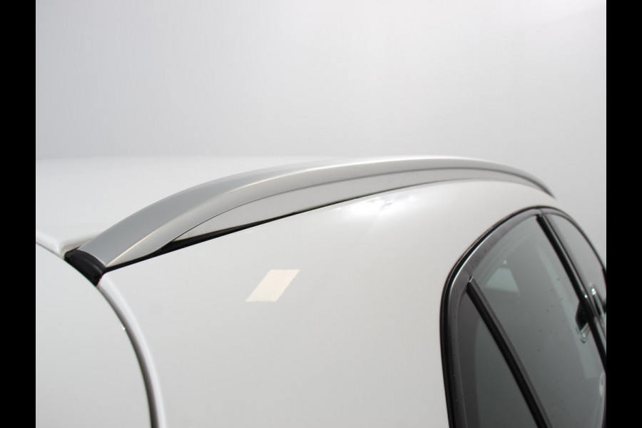 Mercedes-Benz GLA 200 Automaat Premium Plus | AMG Velgen | Climate control | Cruise control | Navigatie | Parkeersensoren | Achteruitrijcamera | Lichtmetalen velgen | Radio | LED | Voorstoelen verwarmd | Apple Carplay/ Android Auto