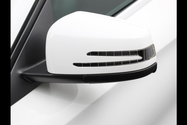 Mercedes-Benz GLA 200 Automaat Premium Plus | AMG Velgen | Climate control | Cruise control | Navigatie | Parkeersensoren | Achteruitrijcamera | Lichtmetalen velgen | Radio | LED | Voorstoelen verwarmd | Apple Carplay/ Android Auto