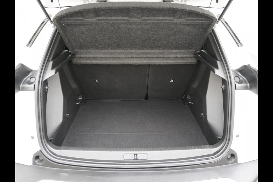 Peugeot e-2008 EV Active Pack 50kWh Soh 91% Navi Ecc Apple Carplay Android Auto Cruise Control Keyless DAB+ Bluetooth Led Connected services Verkeersbord detectie 1e Eigenaar Origineel Nederlandse Auto